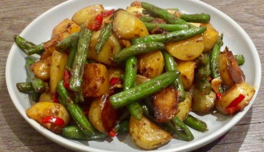 素食料理Vegan《四季豆燜土豆 | Stir Fried Green Beans & Potatoes》四季豆的爽口，土豆的粉，完美的結合。The perfect combination.