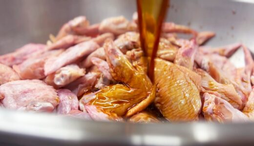 【中華料理店のまかない】美味しい手羽先煮込み　 Delicious chicken wings　共に働く仲間たちのために一生懸命に作った賄いの調理風景動画。