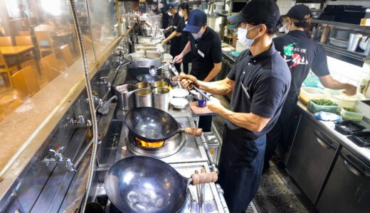 驚愕の鍋振り炒飯厨房！！スゴ腕料理人達の鮮やかな鍋さばきが炸裂する超ド級中華丨Egg Fried Rice-Wok Skills In Japan